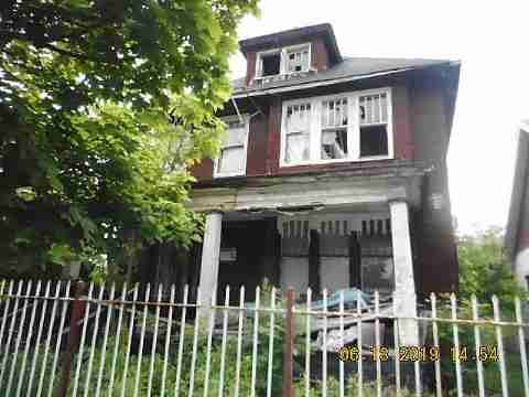 5828 Frontenac (6)_m.jpg